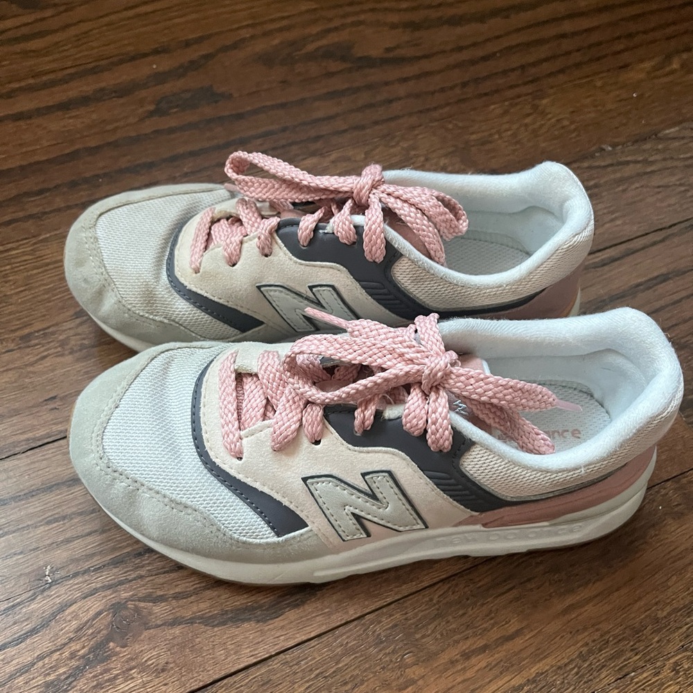 Worn Kids New Balance 997 size 1.5